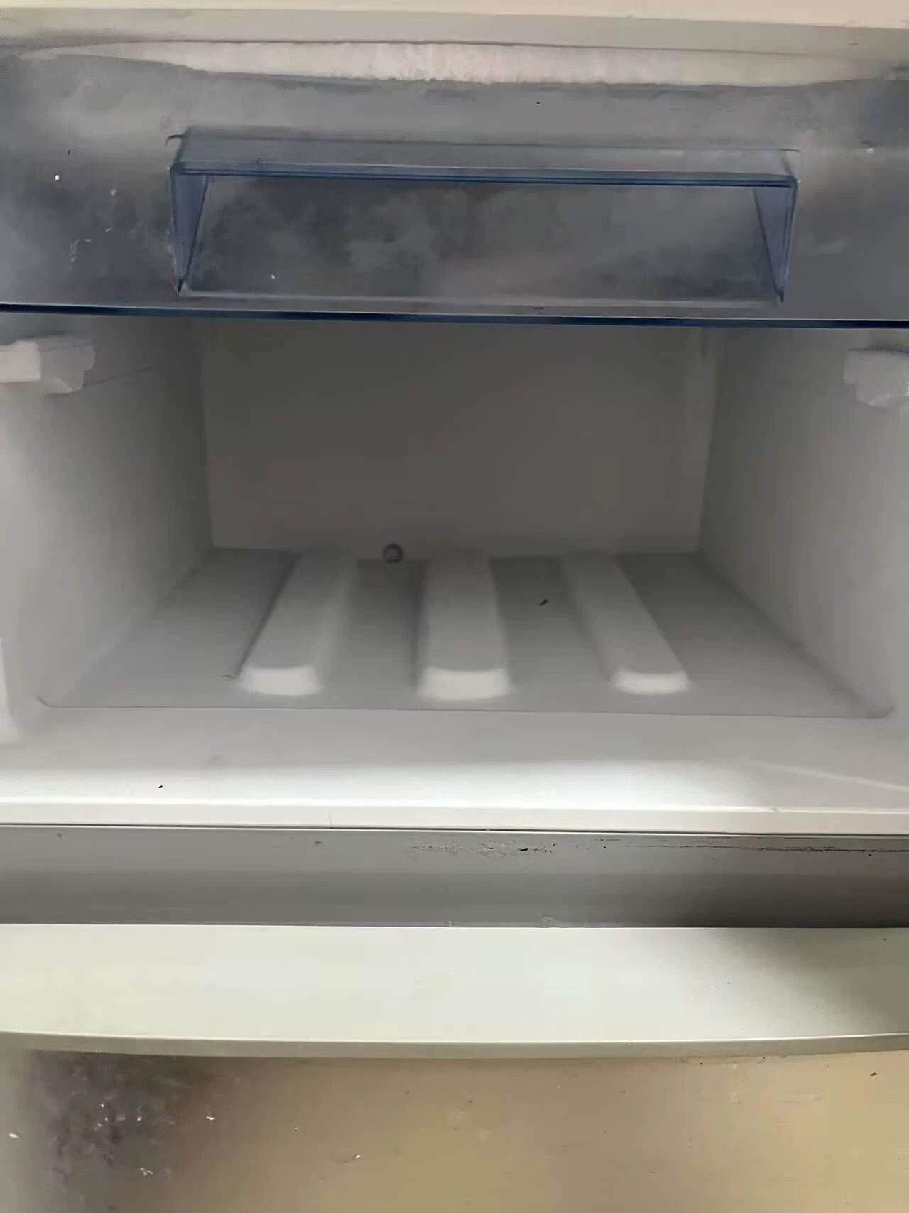 出个人闲置二手冰箱,功能齐全,三开门,两个门是冻柜,很干净,无损坏。仅自提。搬到家插上电就可以用了。记得是2000多买的。250出 家里另外买大冰箱了,所以这个 出个人闲置二手冰箱,功能齐全,三开门,两个门是冻柜,很干净,无损坏。仅自提。搬到家插上电就可以用了。记得是2000多买的。250出 家里另外买大冰箱了,所以这个